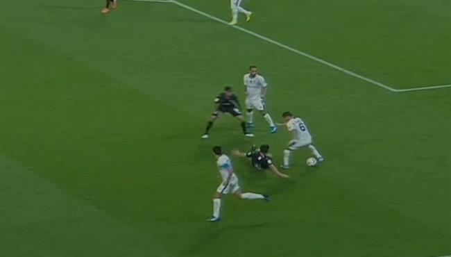 مراوغة رائعة بالكعب من كويلار للاعب مونتيري بكأس العالم للأندية