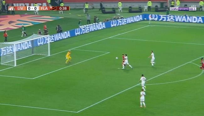 فيرمينيو يهدر فرصة هدف محقق لليفربول امام فلامينجو بنهائي كأس العالم للأندية