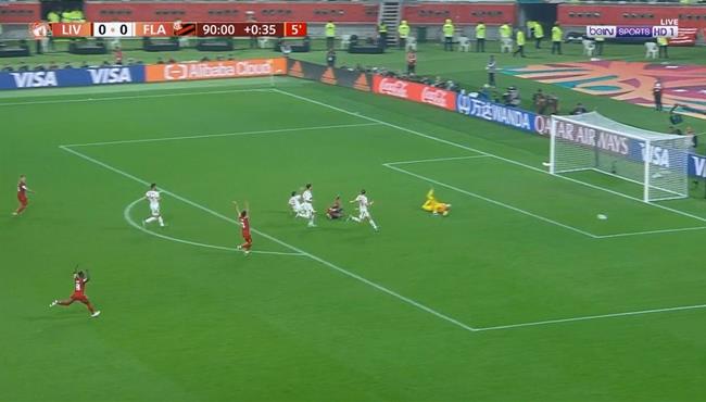 الحكم يلغي ركلة جزاء لليفربول امام فلامينجو بعد العودة للفار في الوقت القاتل