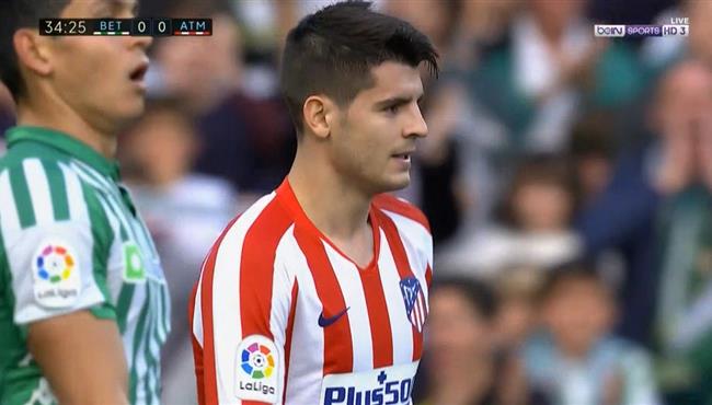 القائم وحارس مرمي ريال بيتيس يحرمان موراتا من تسجيل هدف رائع