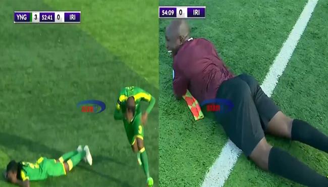 طرائف الملاعب الافريقية اقتحام سرب من النحل لمباراة يانج افريكانز وايرانجا في كأس تنزانيا