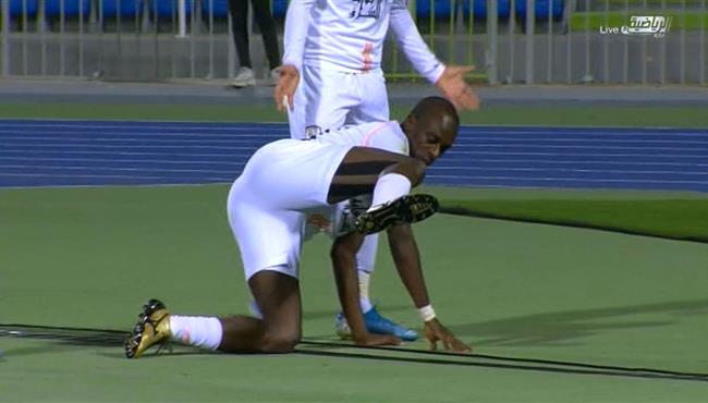 دانيلو اسبريا يحتفل بطريقة كوميدية بعد تسجيله هدف في مرمي الاهلي