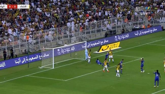 علي البليهي يهدر هدف محقق للهلال امام الاتحاد في الدوري السعودي