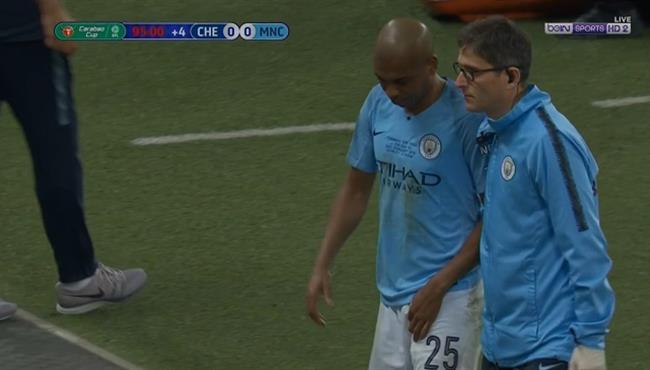 اصابة فرناندينيو وخروجه في مباراة مانشستر سيتي وتشيلسي