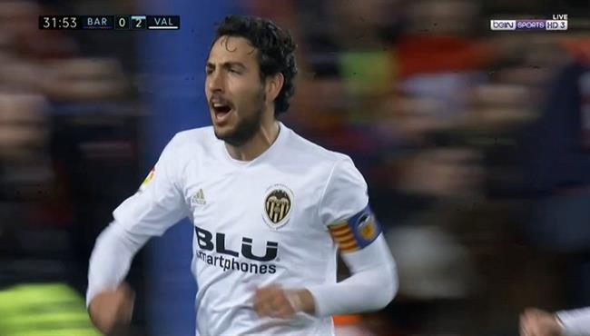 هدف فالنسيا الثاني في مرمي برشلونة بالدوري الاسباني