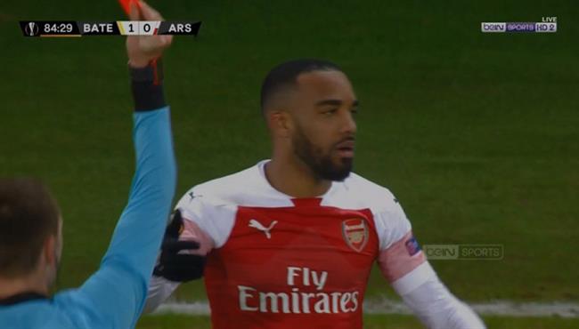 طرد لاكازيت في مباراة ارسنال وباتي بوريسوف بالدوري الاوروبي