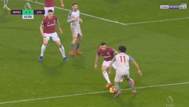 محمد صلاح يراوغ مدافع وست هام والحارس يحرمه من تسجيل هدف رائع