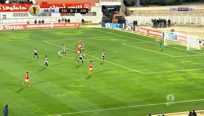 تصدي رائع من حارس مرمي الصفاقسي امام صاروخيه من النجم الساحلي