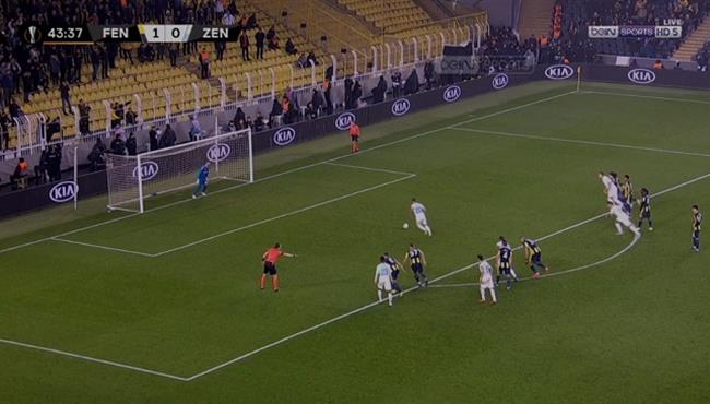 حارس فنربخشة يتصدي لركلة جزاء امام زينيت بالدوري الاوروبي