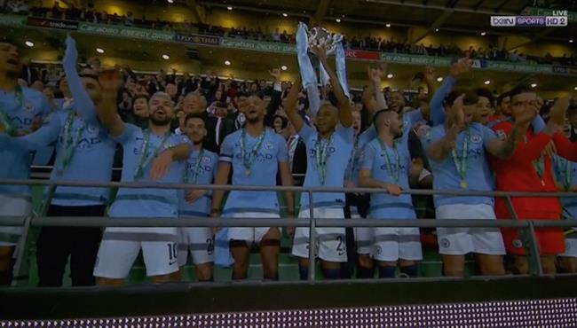 مراسم تتويج مانشستر سيتي بطلا لكأس الرابطة الانجليزية