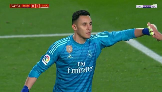 تصدي نافاس الرائع لتسديدة سواريز في مباراة برشلونة وريال مدريد