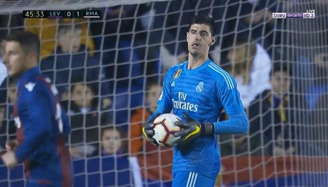 كورتوا يمنع مهاجم ليفانتي من تسجيل هدف التعادل امام ريال مدريد