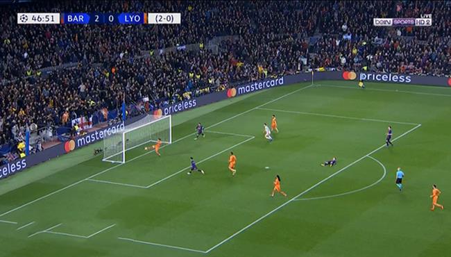 مدافع ليون يحرم ميسي من تسجيل هدف ثاني