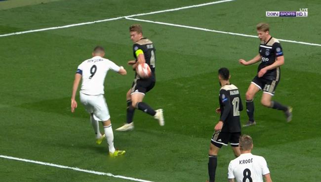 هل حرم الحكم ريال مدريد من ركلة جزاء امام اياكس