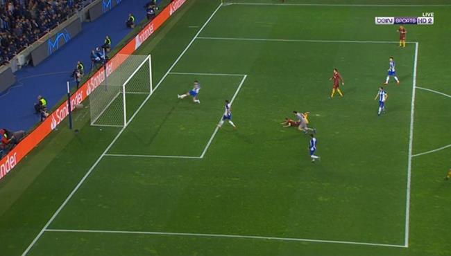 بيبي ينقذ مرماه من هدف مؤكد لروما بدوري ابطال اوروبا