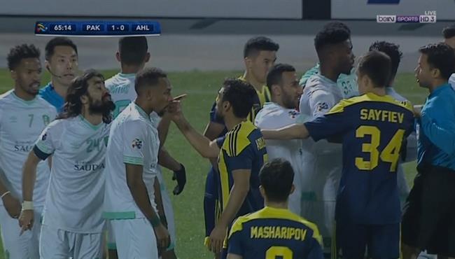 مشادة بين لاعبي الاهلي وباختاكور في دوري ابطال اسيا