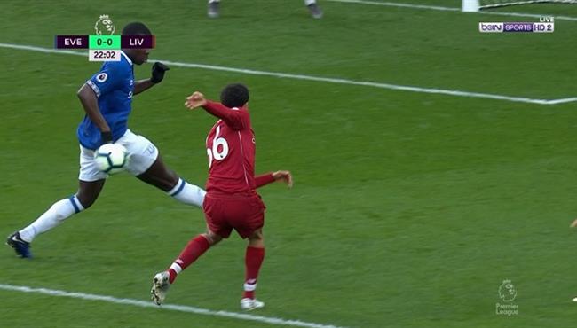 هل حرم الحكم ليفربول من ركلة جزاء امام ايفرتون