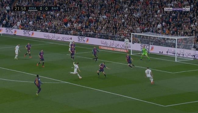 بيكيه ينقذ هدف محقق من لوكا مودريتش في مباراة ريال مدريد وبرشلونة