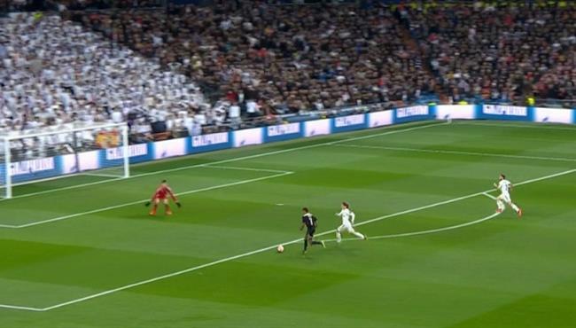 ديفيد نيريس يهدر انفراد لأياكس امام ريال مدريد في دوري ابطال اوروبا