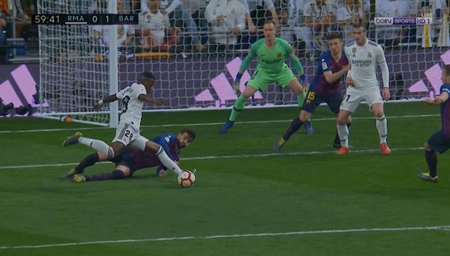 فينيسيوس جونيور يتلاعب ببيكية ولينجليت يحرمه من هدف محقق