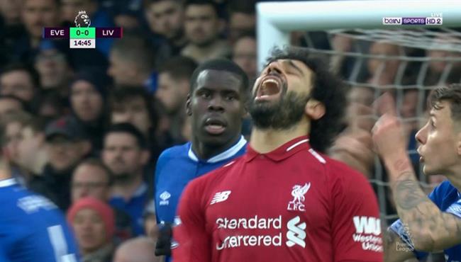 محمد صلاح يتلاعب بدفاع ايفرتون ويهدر هدف اول لليفربول