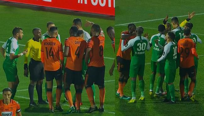 قرارات تحكيمية مثيرة للجدل في مباراة الرجاء ونهضة بركان بالكونفيدرالية