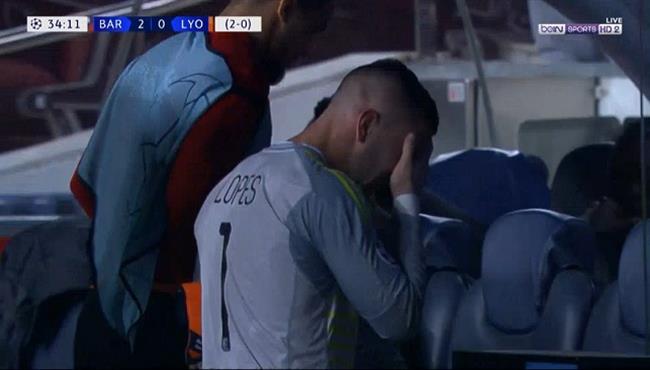 بكاء حارس مرمي ليون بعد تبدليه في مباراة برشلونة وليون