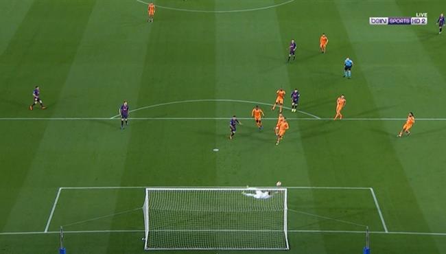 تصدي رائع من حارس مرمي ليون لتسديدة ميسي