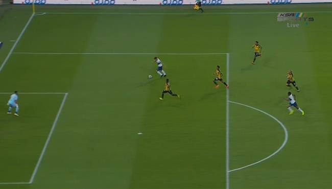عبد الرزاق حمد الله يهدر انفراد تام في مباراة النصر والاتحاد