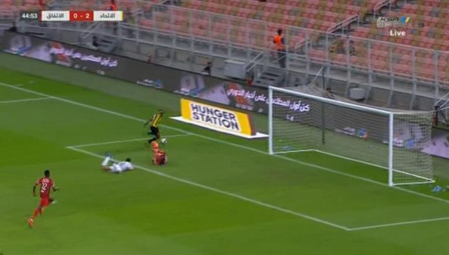 رودريجيز يهدر فرصة لا تصدق في مباراة الاتحاد والاتفاق بالدوري السعودي