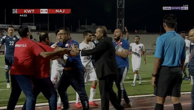مشادة بالايدي بين الجهاز الفني للنجمة والكويت الكويتي في كاس الاتحاد الاسيوي