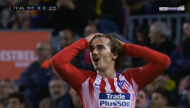 جريزمان يهدر فرصة هدف امام برشلونه بالدوري الاسباني