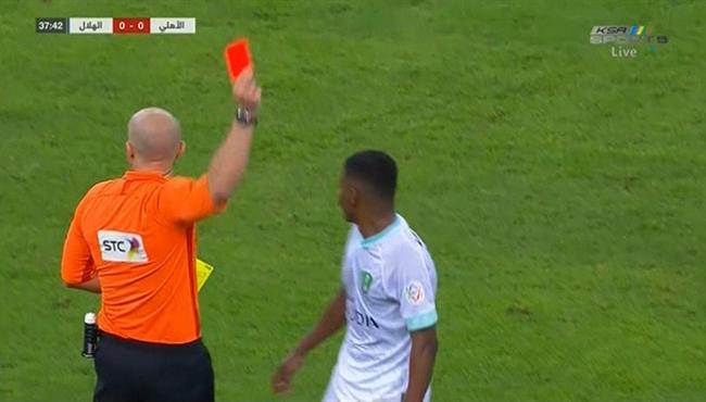 طرد يوسف الحربي في مباراة الاهلي والهلال بالدوري السعودي