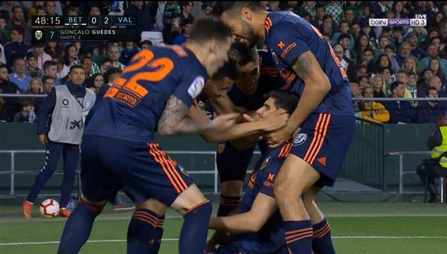 اهداف مباراة فالنسيا وريال بيتيس 2 1 الدوري الاسباني