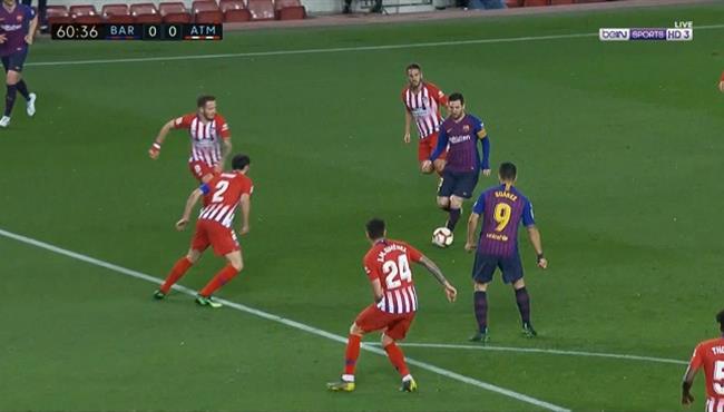 ميسي يتلاعب بدفاع اتلتيكو مدريد ويهدر فرصة هدف بالدوري الاسباني
