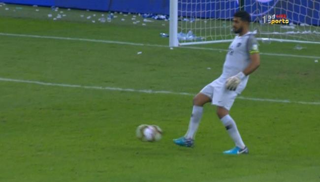 حارس الهلال كاد ان يتسبب في هدف ثاني للاهلي بالبطولة العربية