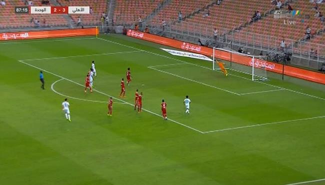 محمد عواد يحرم عمر السومة من تسجيل هدف رائع بالدوري السعودي
