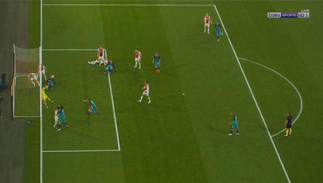 تصدي حارس اياكس الخرافي يحرم توتنهام من تسجيل هدف قاتل