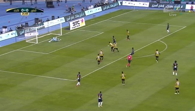 تصدي فواز القرني الرائع يحرم التعاون من تسجيل هدف اول