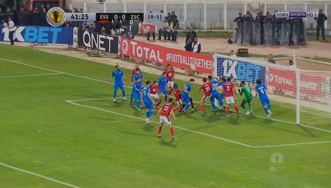 عبد الله جمعة يمنع هدف محقق للنجم الساحلي من علي خط المرمي