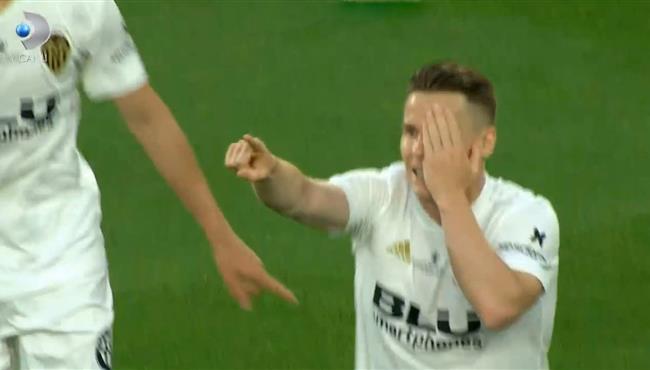 هدف فالنسيا الاول في مرمي برشلونة بنهائي كاس ملك اسبانيا