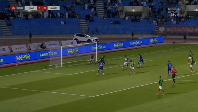 كارلوس ادواردو كاد ان يسجل هدف ثاني للهلال امام الاتفاق