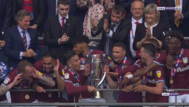 احتفالات لاعبي استون فيلا بالصعود للبريميرليج والتتويج بكأس البلاي أوف