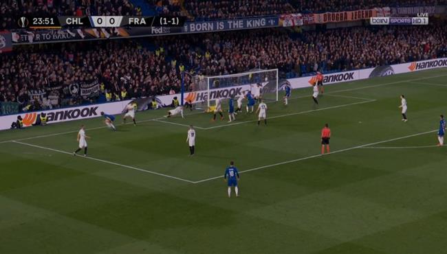 انقاذ مدافع فرانكفورت الرائع لهدف مؤكد من علي خط المرمي امام تشيلسي