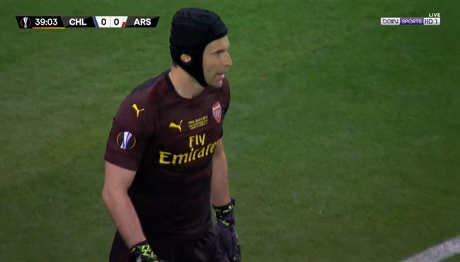 بيتر تشيك يحرم جيرو من تسجيل هدف في مباراة ارسنال وتشيلسي