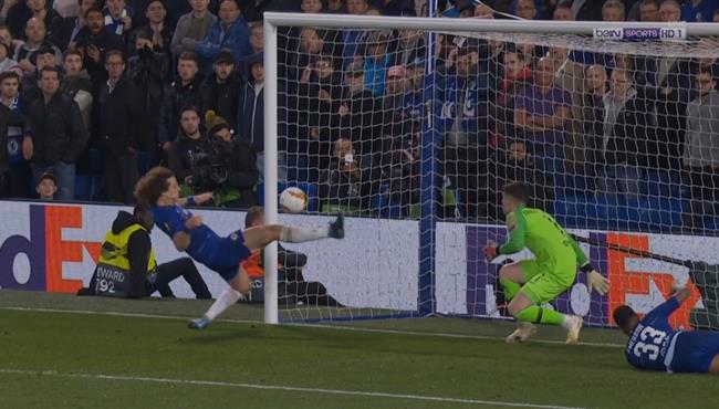 دافيد لويز ينقذ تشيلسي من هدف محقق لفرانكفورت من علي خط المرمي