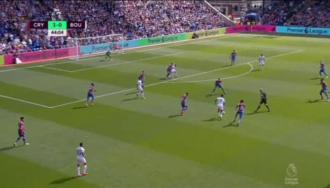 هدف عالمي في مباراة كريستال بالاس وبورنموث