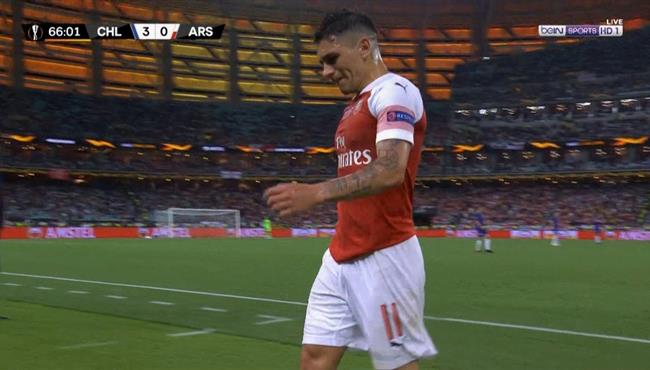 بكاء توريرا بعد خروجه في مباراة تشيلسي وارسنال بنهائي الدوري الاوروبي