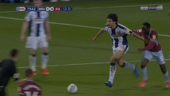 تباطؤ احمد حجازي بالكرة يتسبب في طرد زميله في وست بروميتش امام استون فيلا