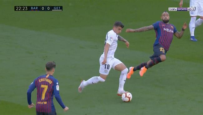 لاعب خيتافي يتلاعب بـ فيدال في لقطة مهارية رائعه